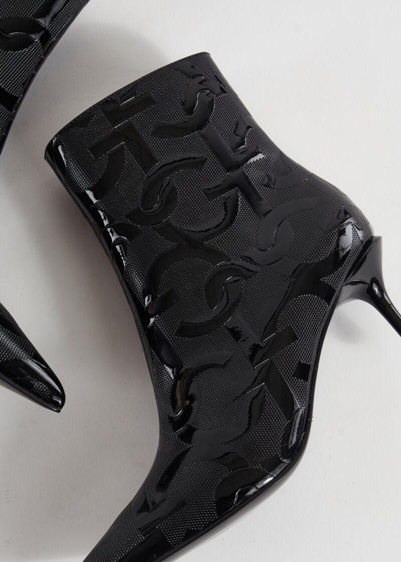 Patentleather ankle boots with logo