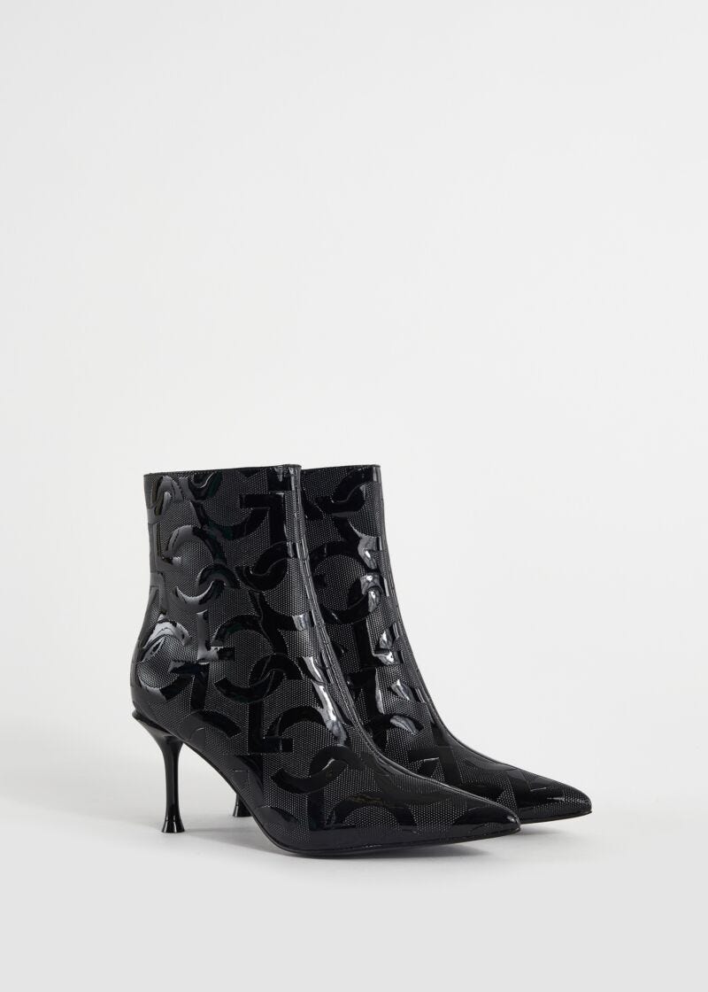 Patentleather ankle boots with logo