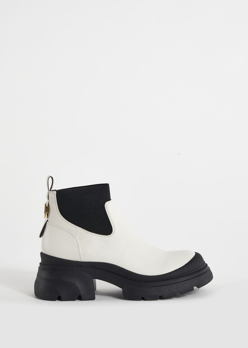 Ankle boots with elastic