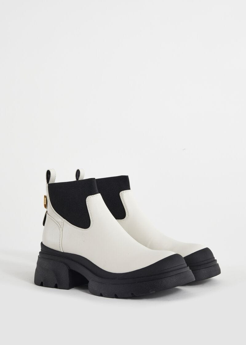 Ankle boots with elastic
