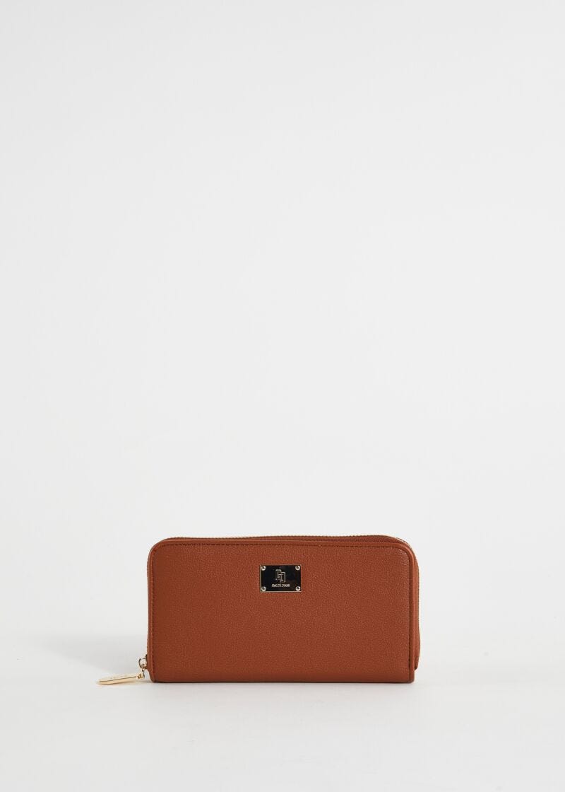 Cartera marrón de piel sintética