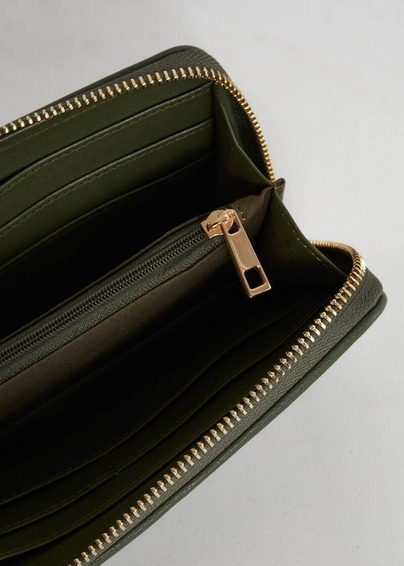 Cartera verde de piel sintética