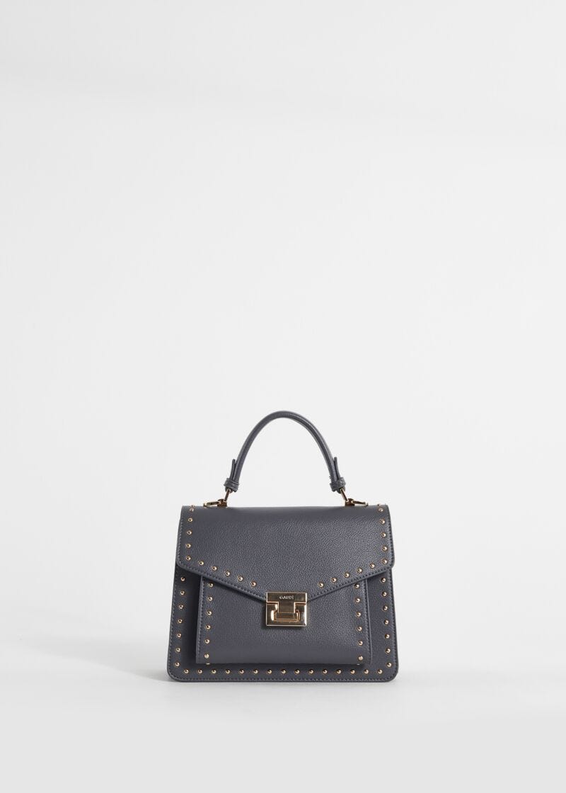Sac à main gris avec clous