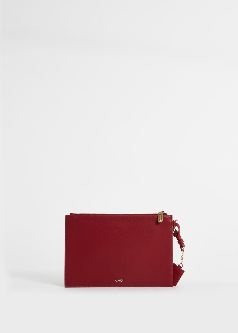 Cartera de mano roja con colgante