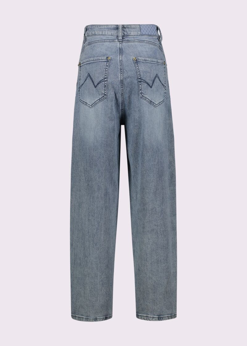 Women's carrot-fit jeans