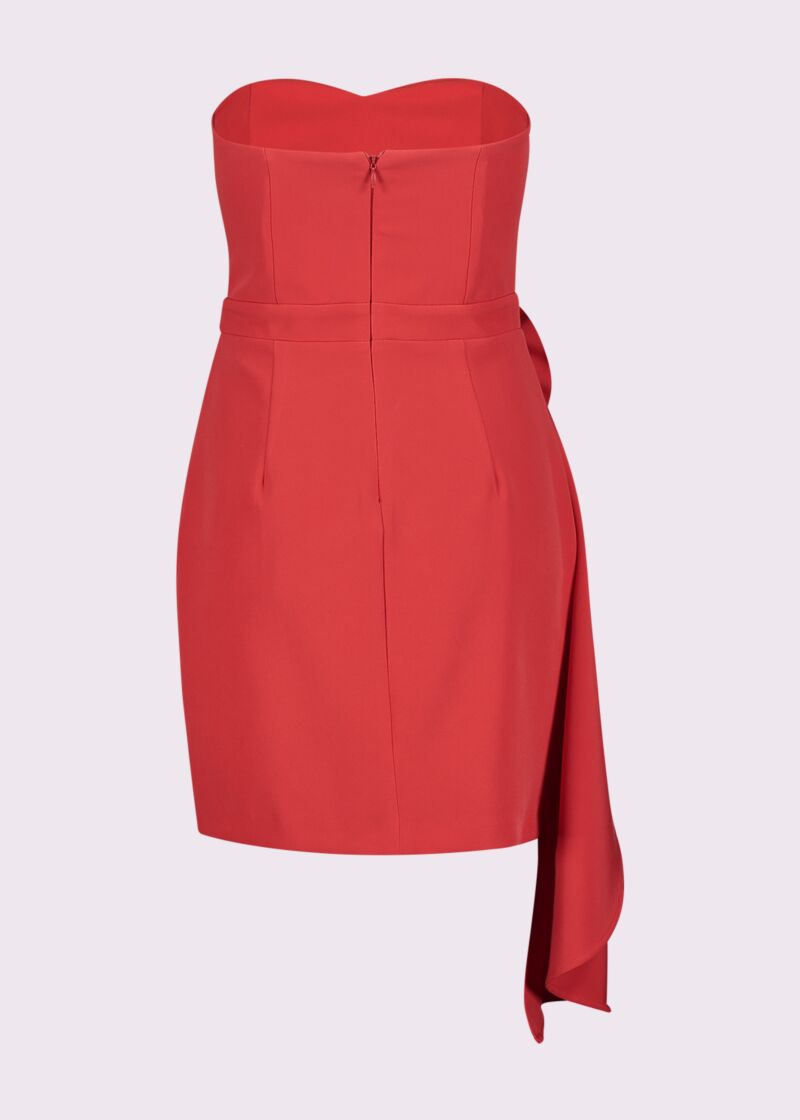 Abito da donna rosso con rouches