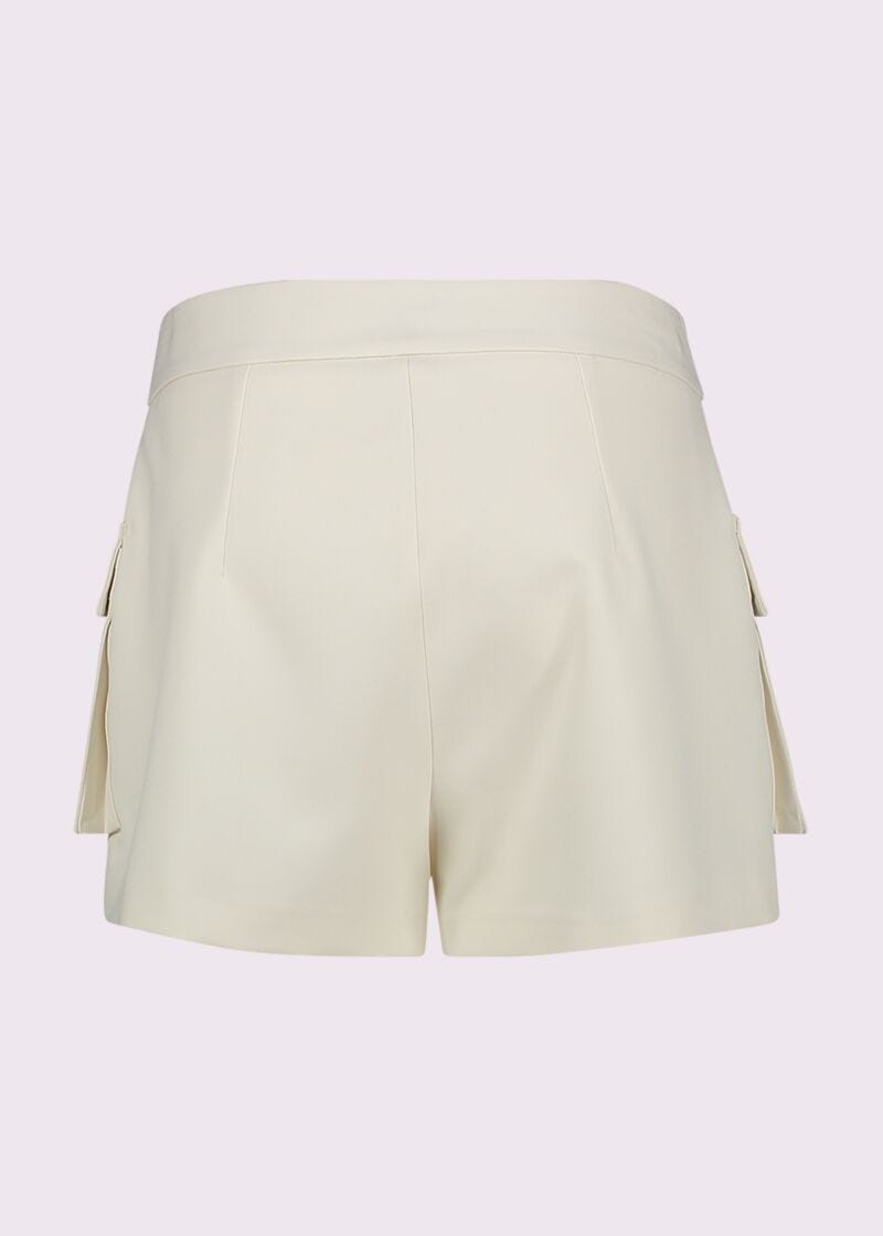 Shorts da donna bianchi con tasche