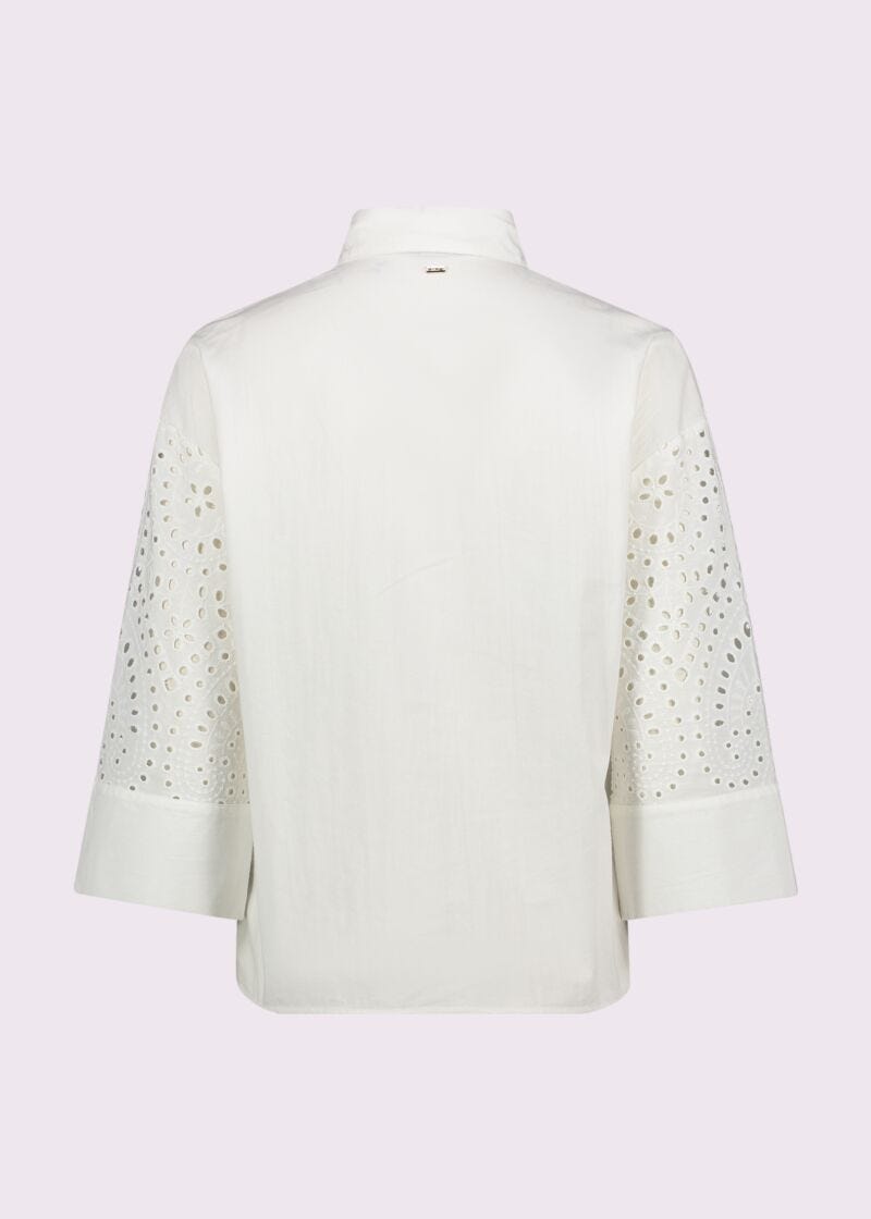 Camicia da donna bianca con maniche a 3/4