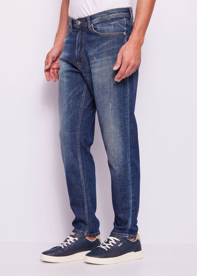Jean tapered en coton effet usé pour homme