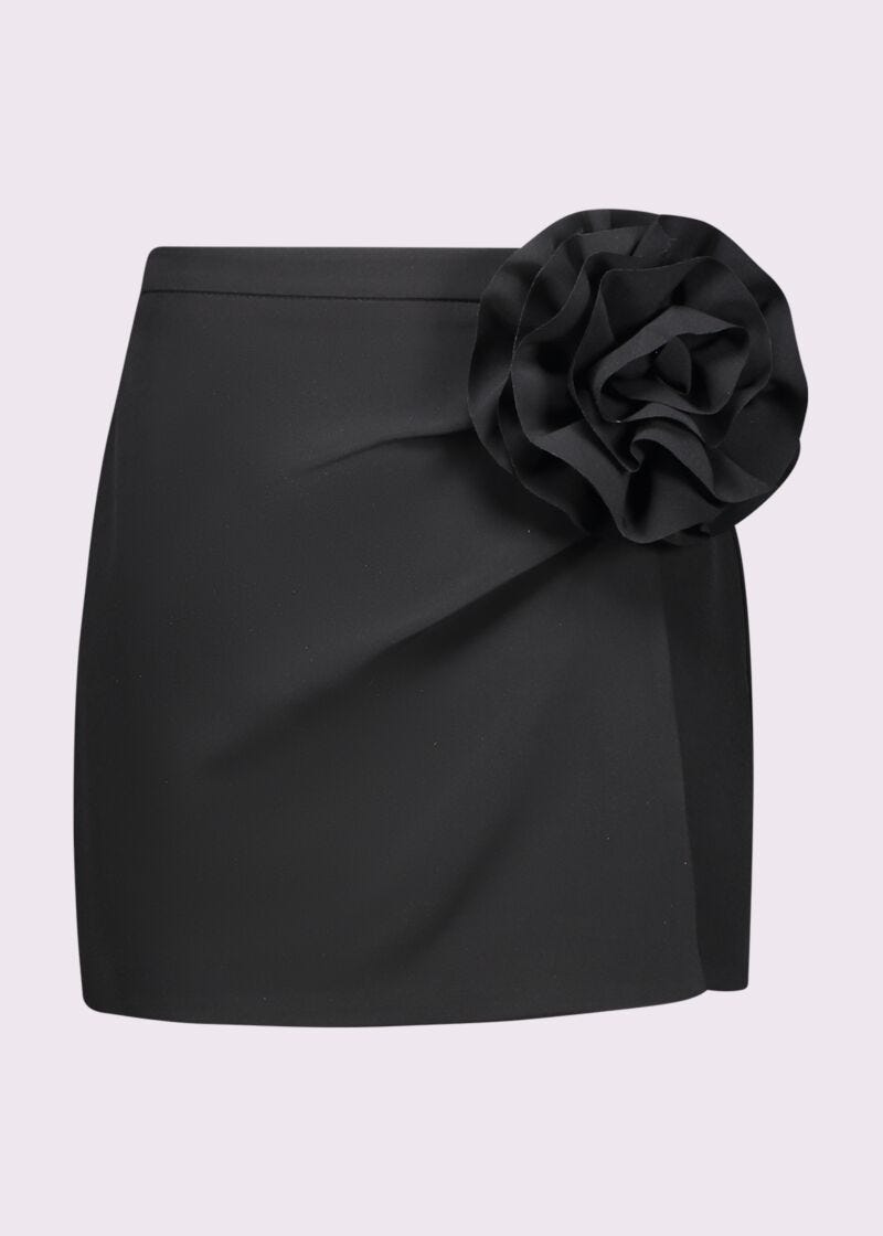 Black miniskirt with pin