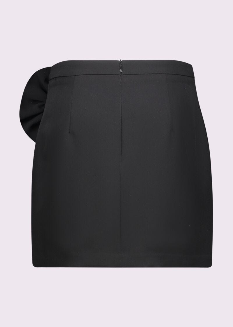 Black miniskirt with pin