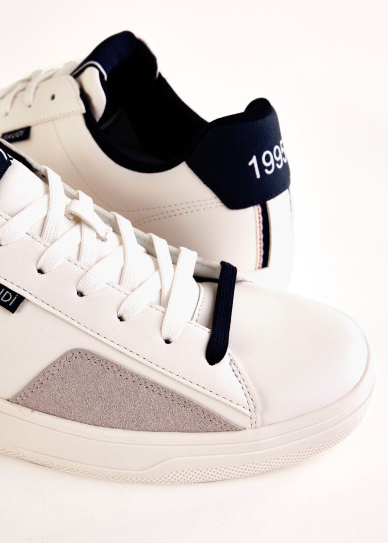Baskets blanches en matière synthétique