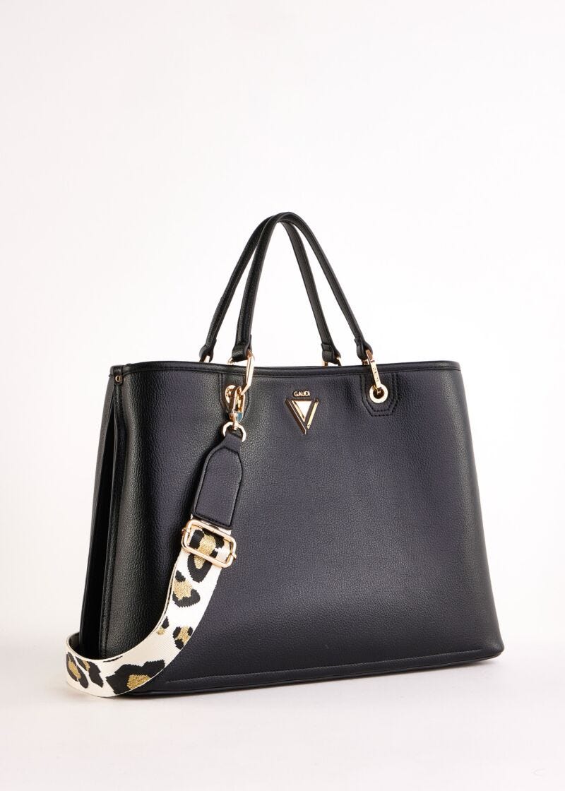 Sac à main noir en matière synthétique