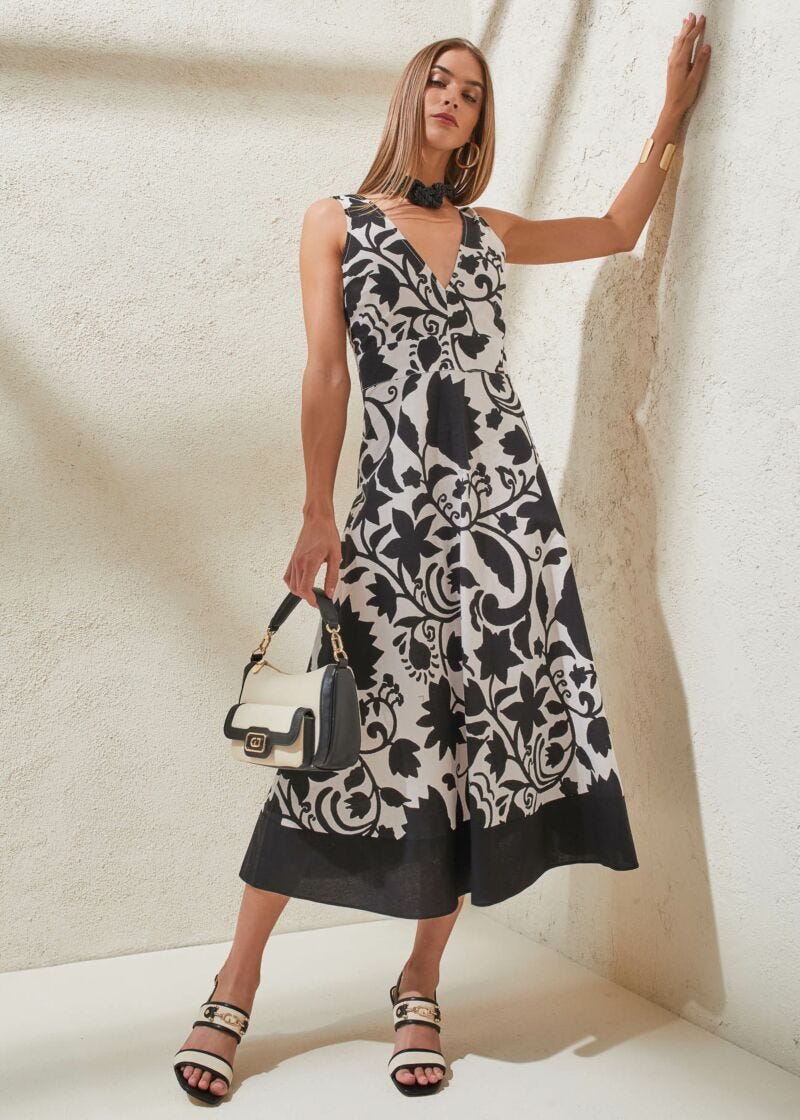 Abito da donna con scollo a V