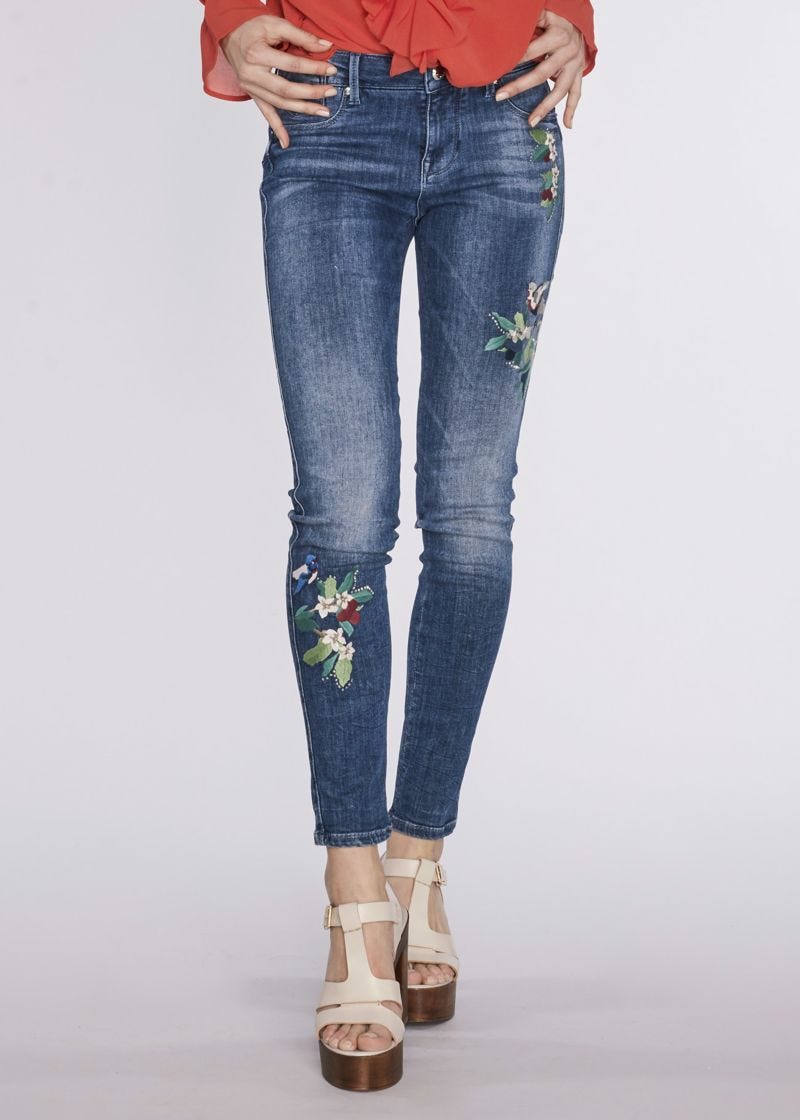 Jeans skinny com bordado 