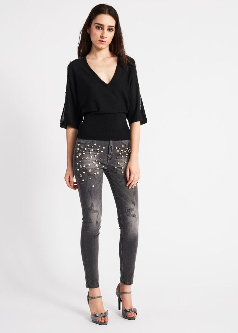 Skinny jeans with jewelled details 