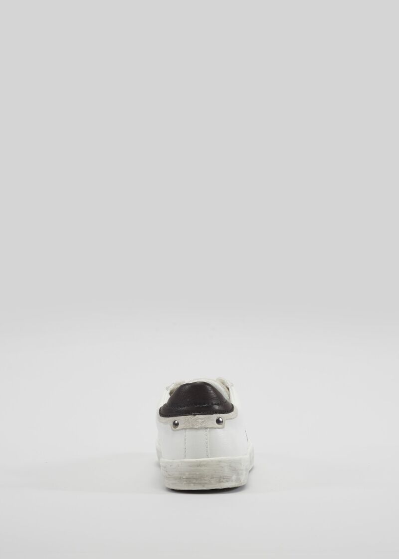 Leather trainers with patches