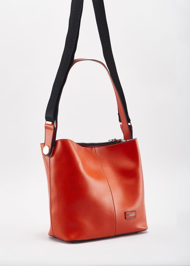 Shoulder bag with contrasting strap 
