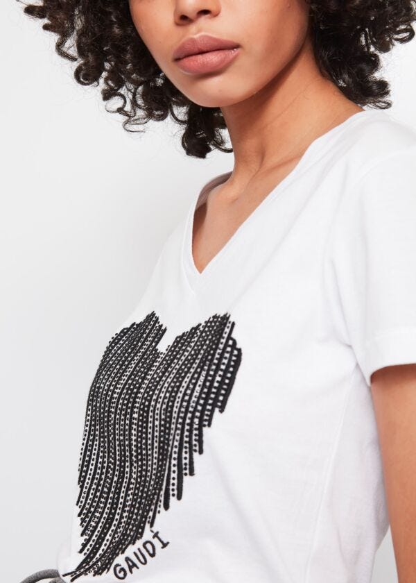 T-shirt avec cœur brodé