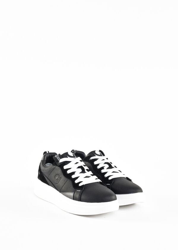 Low-top trainers