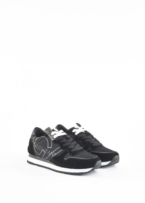 Trainers with laces