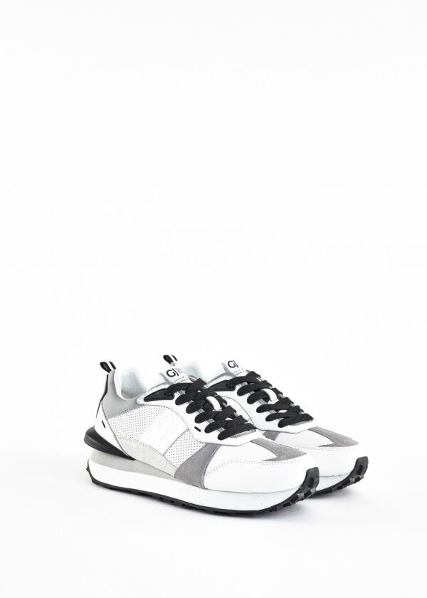 Microperforated trainers