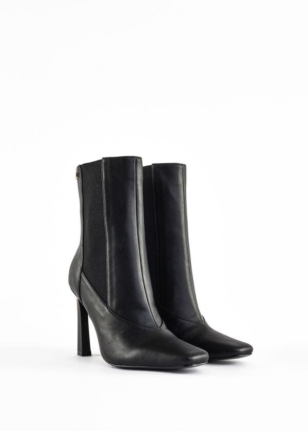 Ankle boots with square toe
