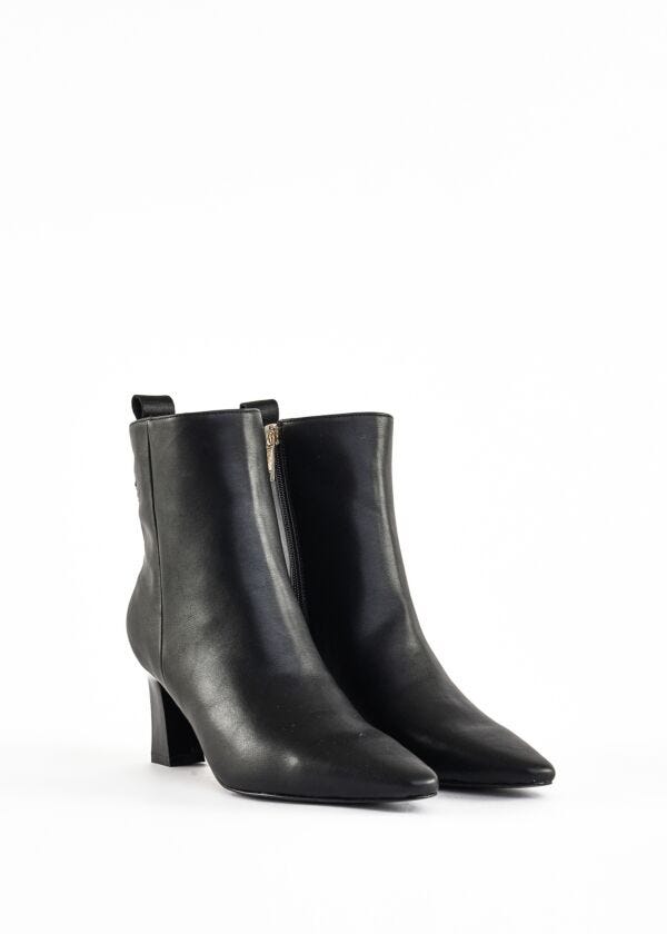 Ankle boots with medium heel