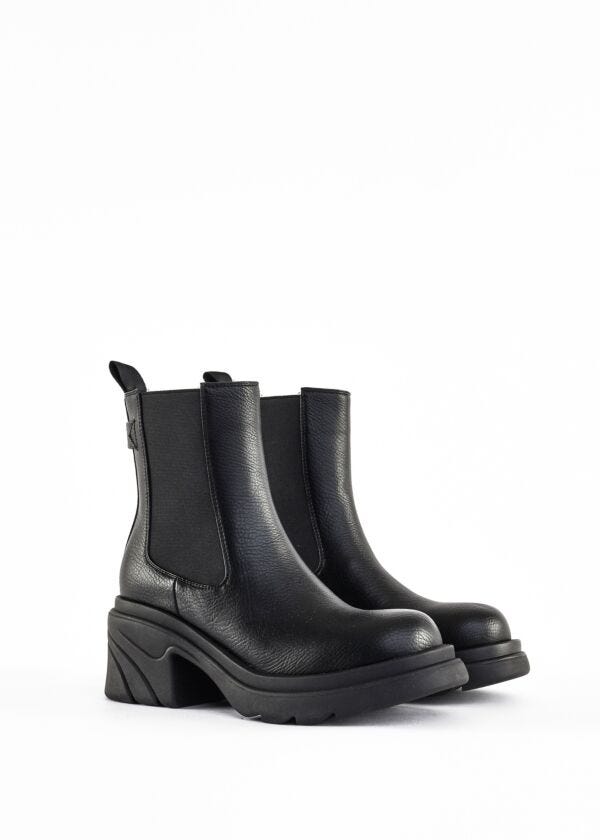 Ankle boots with round toe
