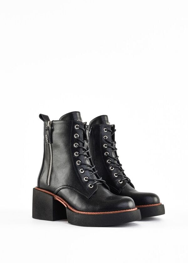Combat boots with zips