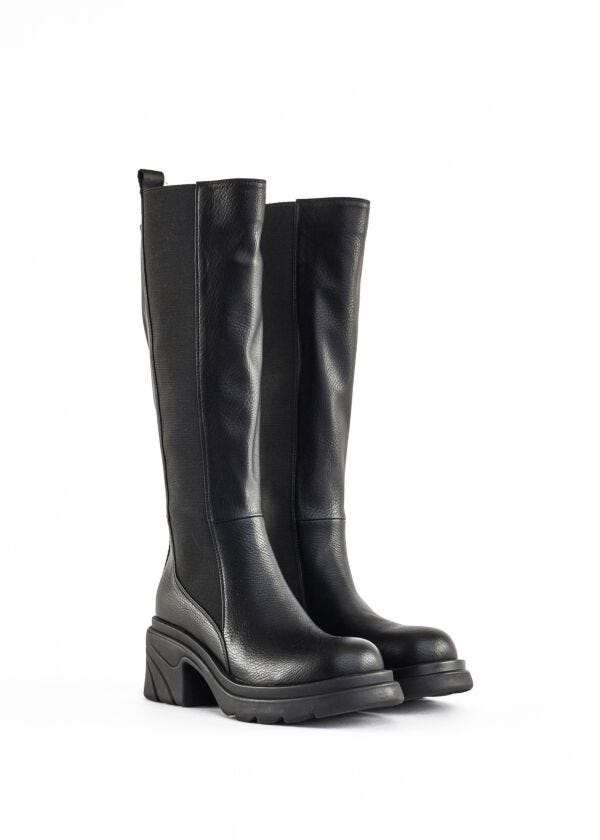 Rounded-toe boots