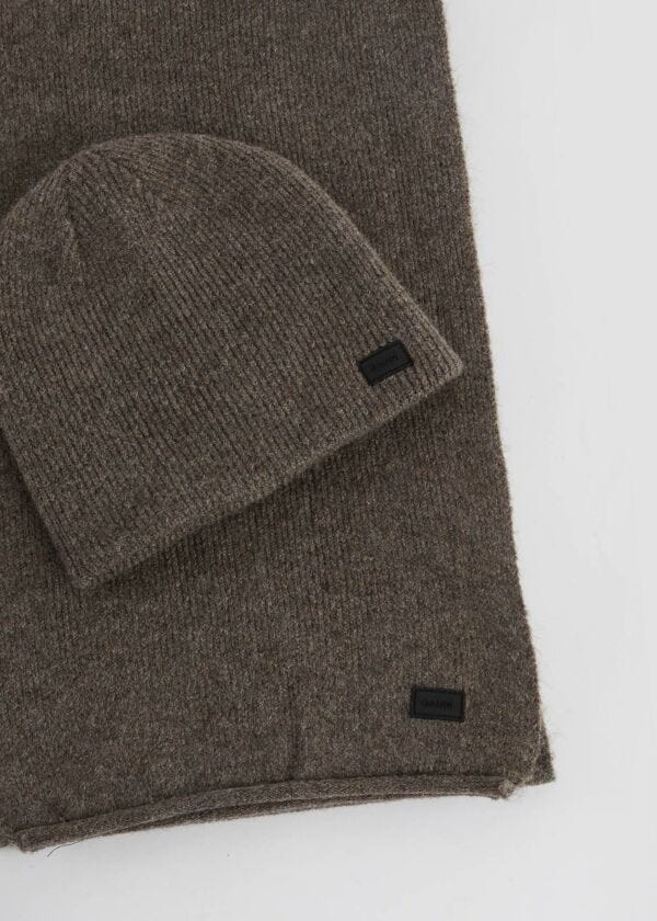 Berretto beanie e sciarpa coordinati