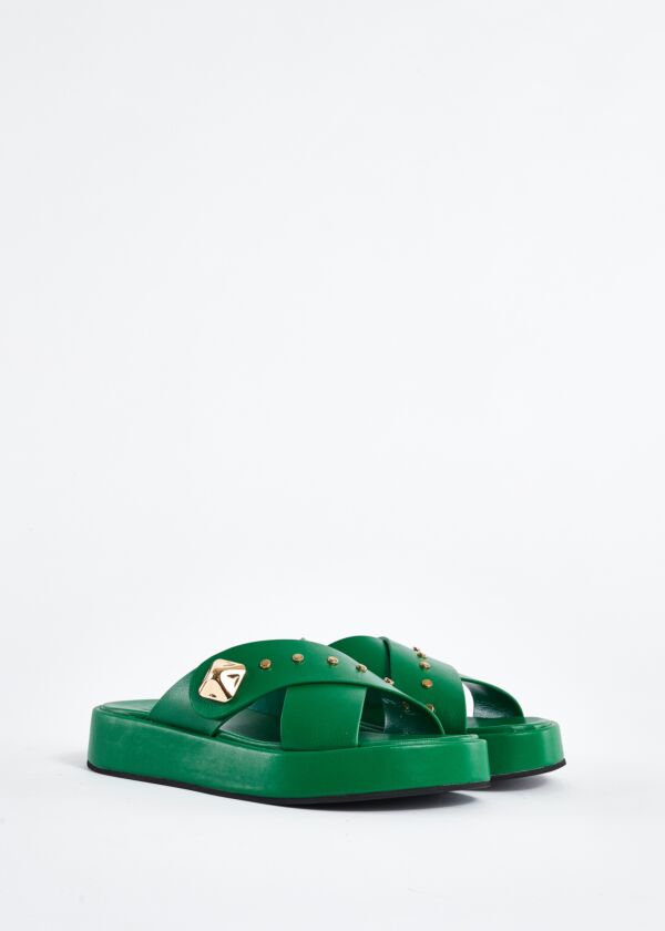 Sandali in pelle con borchie