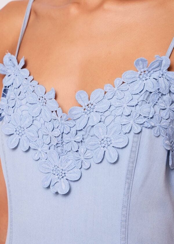 Abito da donna con ricami
