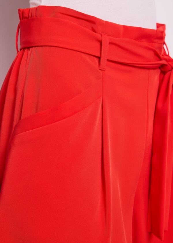Shorts da donna rosso con pinces
