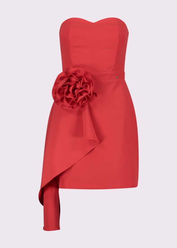 Abito da donna rosso con rouches