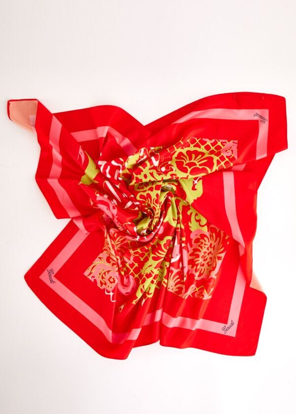 Women's foulard with graphic print