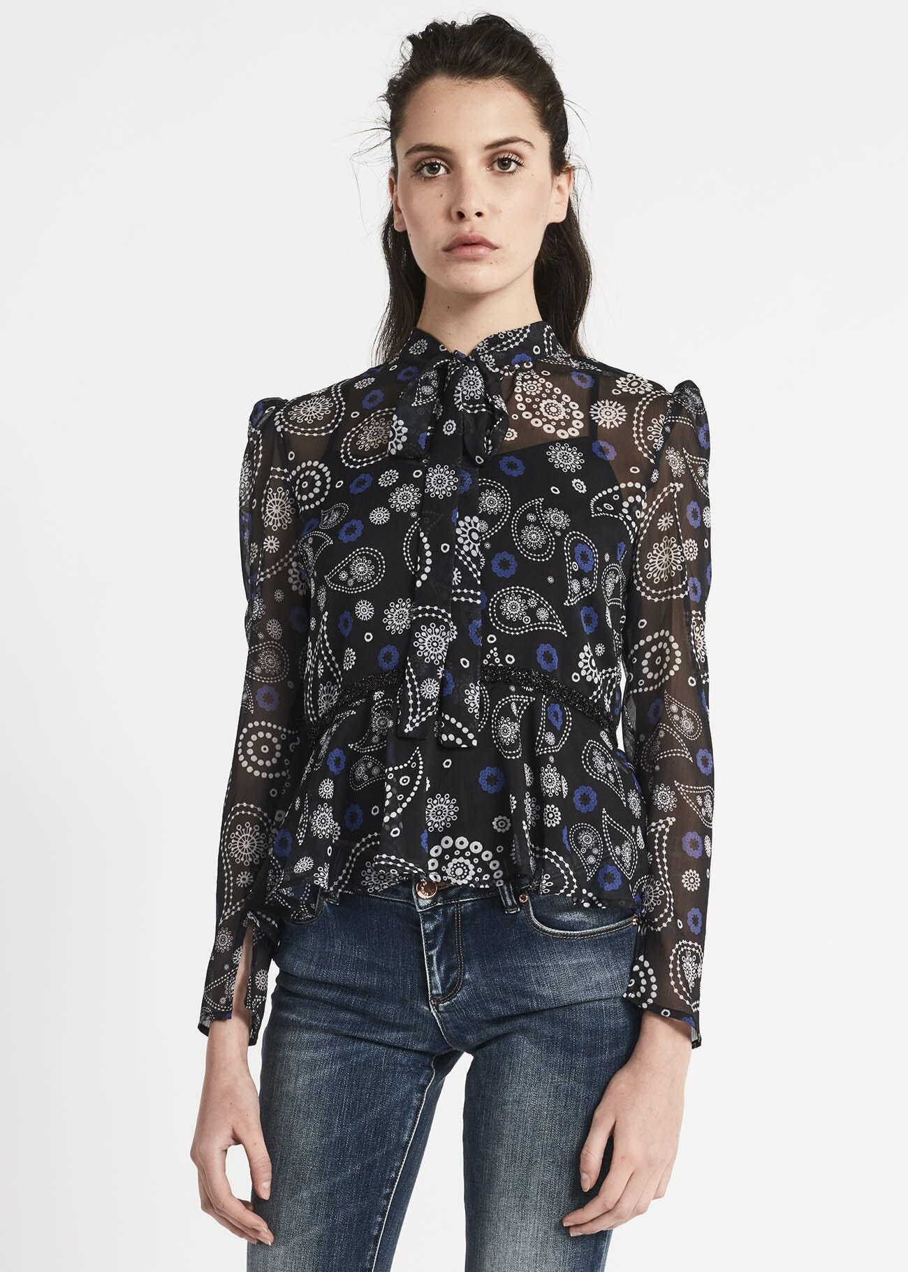 Blusa con collo a foulard