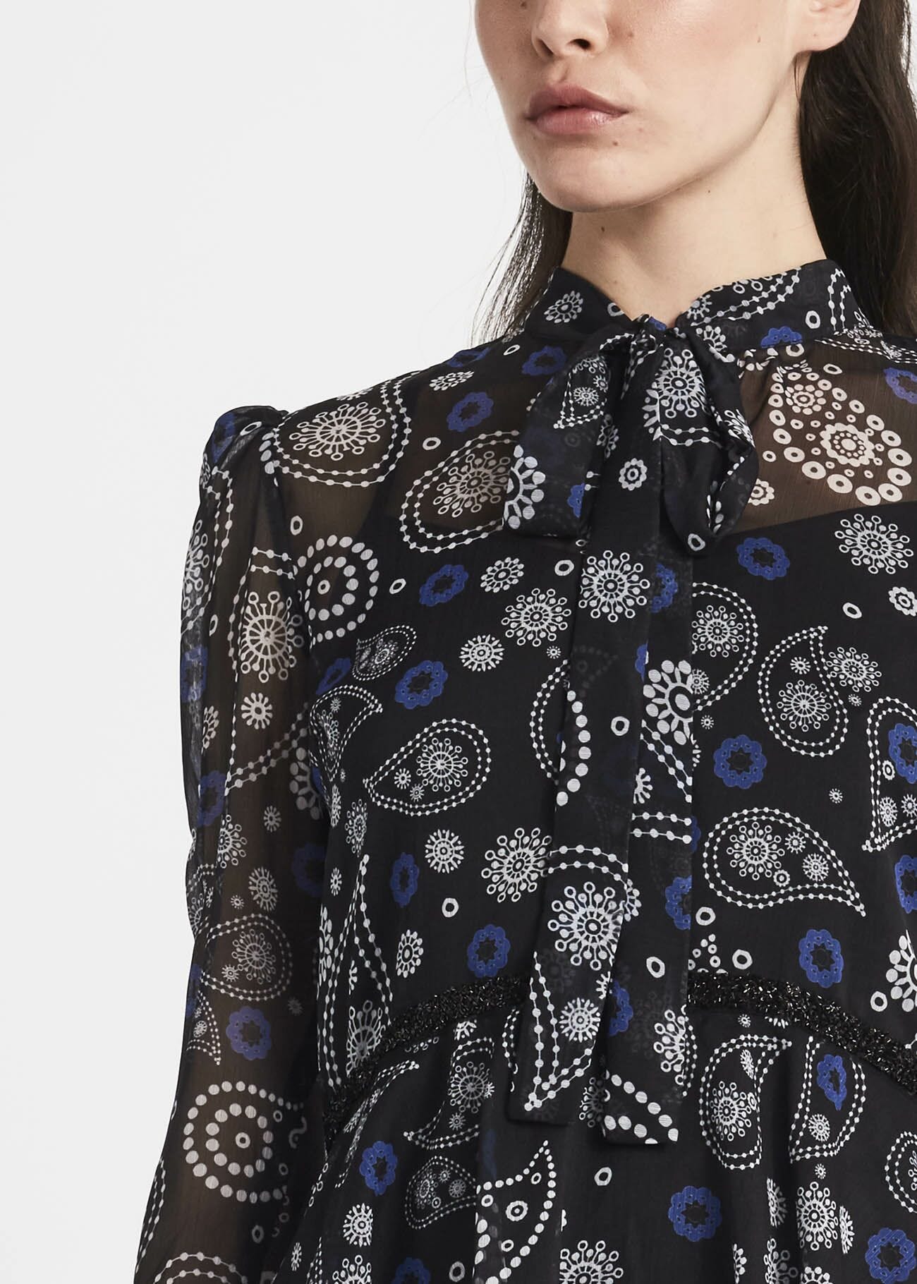 Blusa con collo a foulard