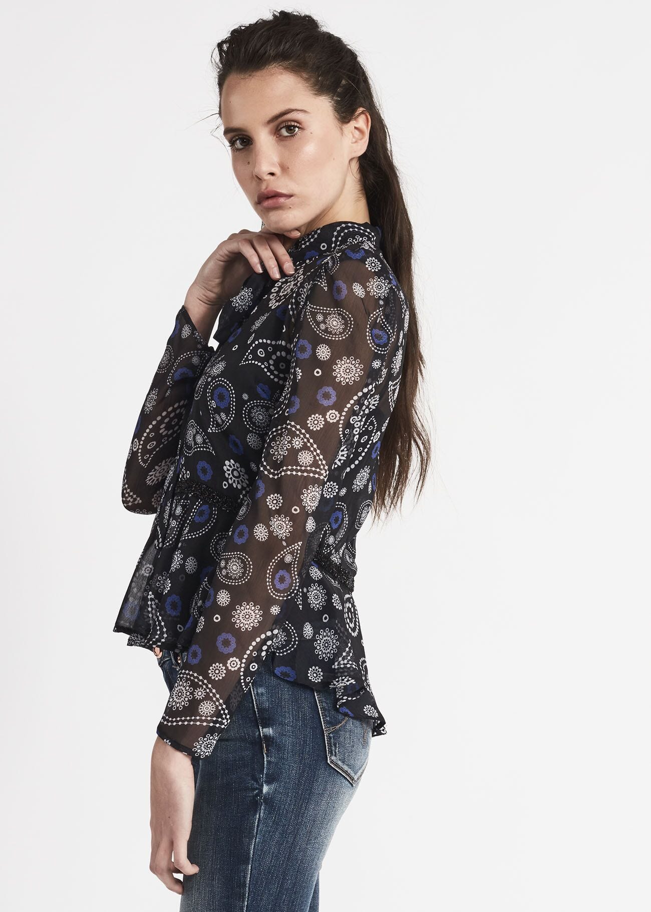 Blusa con collo a foulard