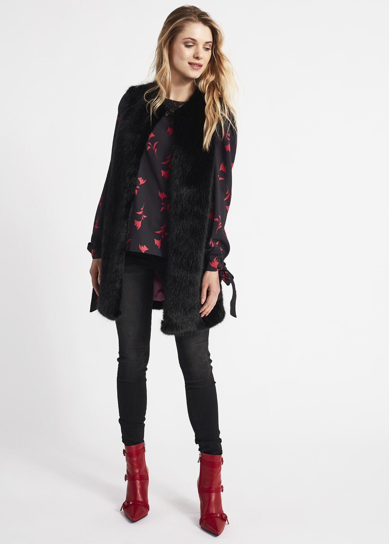 Blusa con carr&eacute; in pizzo