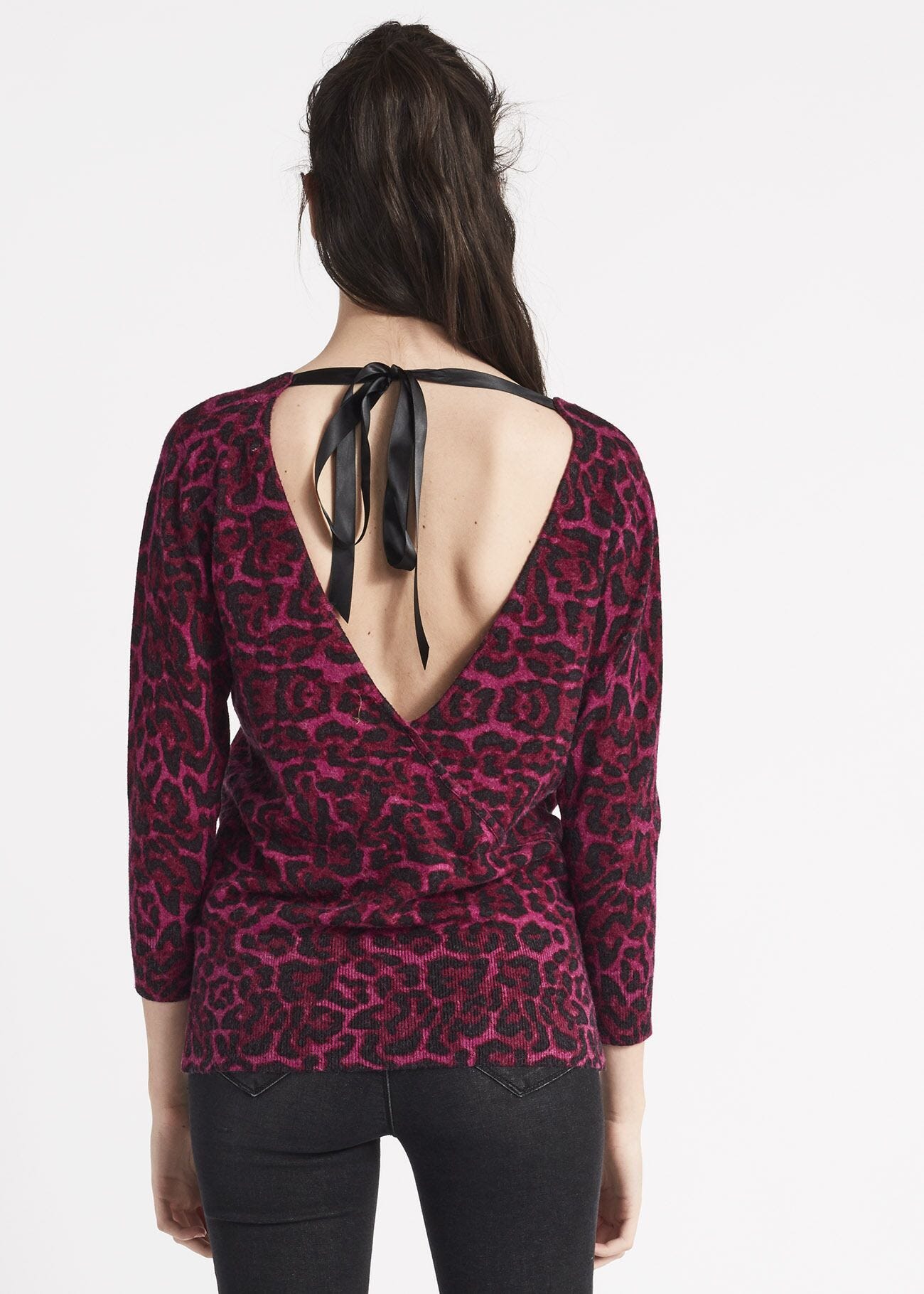 Pull animalier crois&eacute; dans le dos