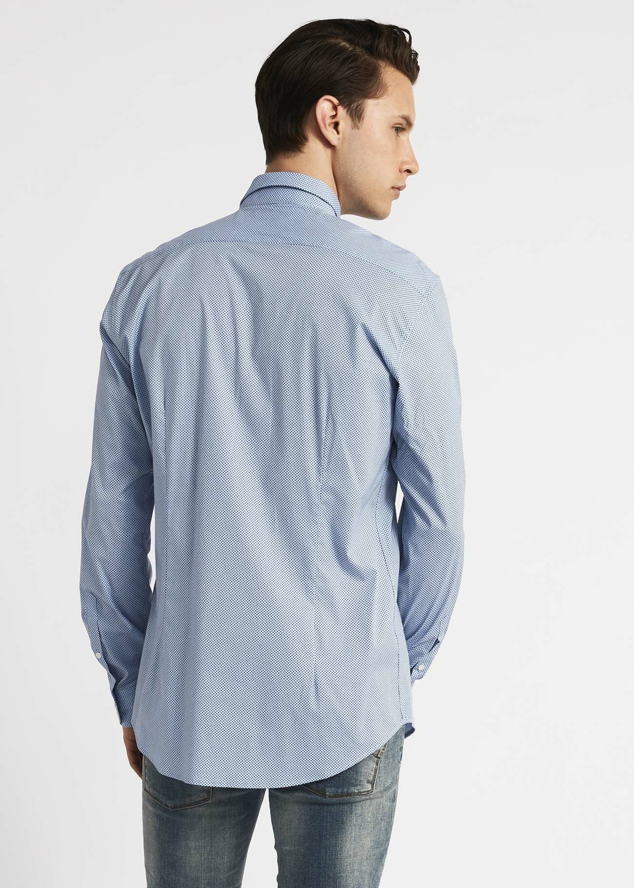 Shirt with classic collar