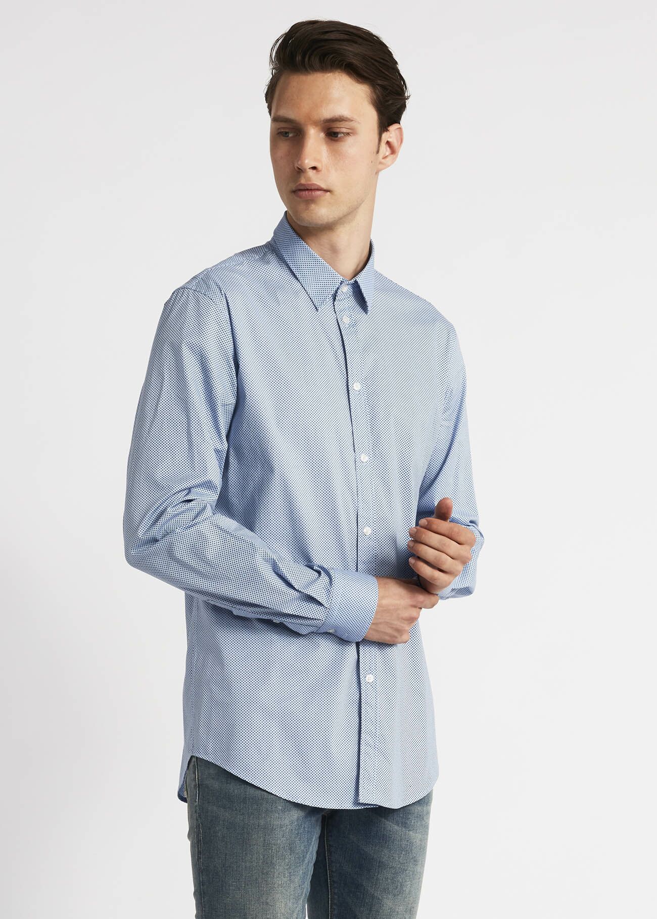 Shirt with classic collar