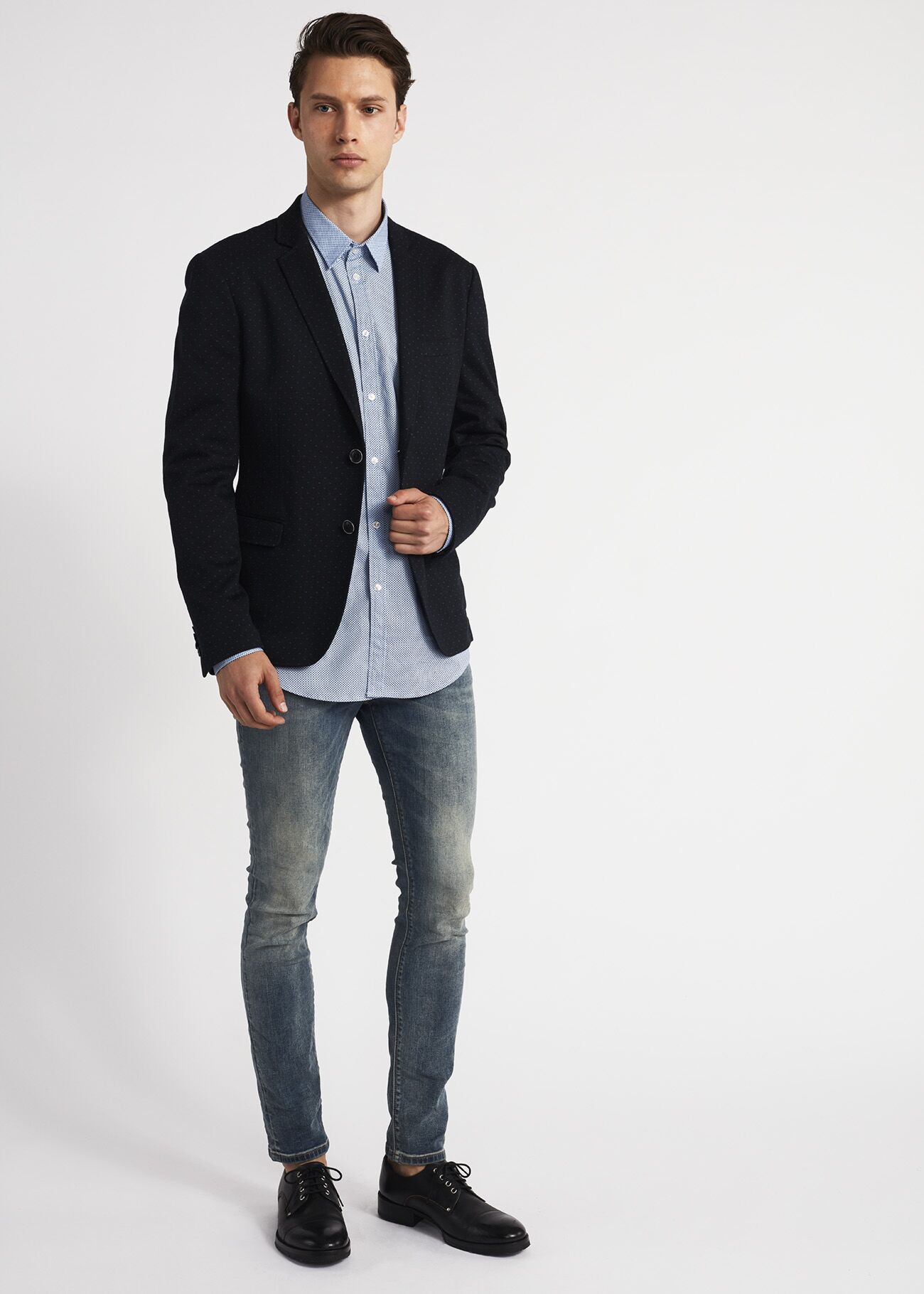 Shirt with classic collar