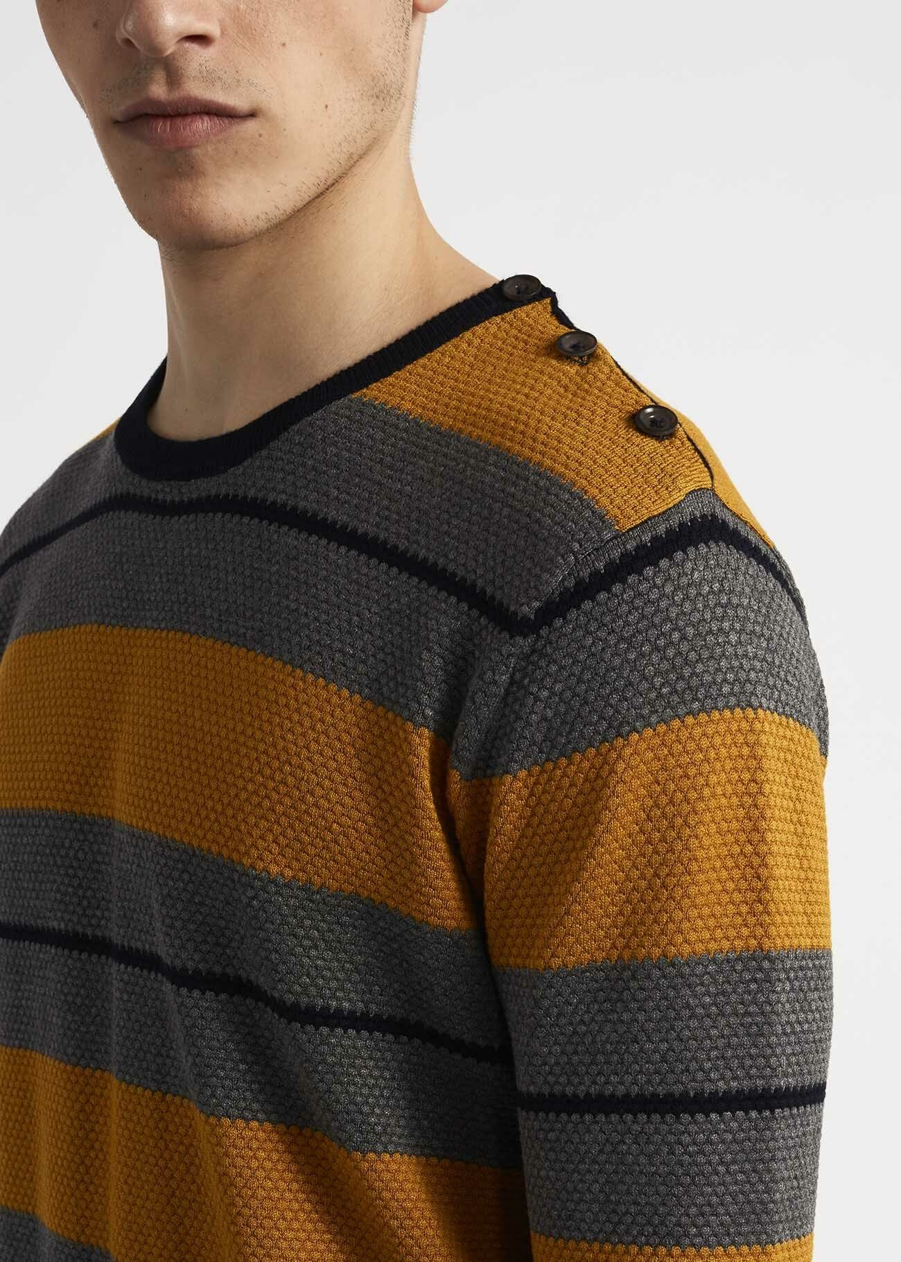 Crew neck jumper with buttons