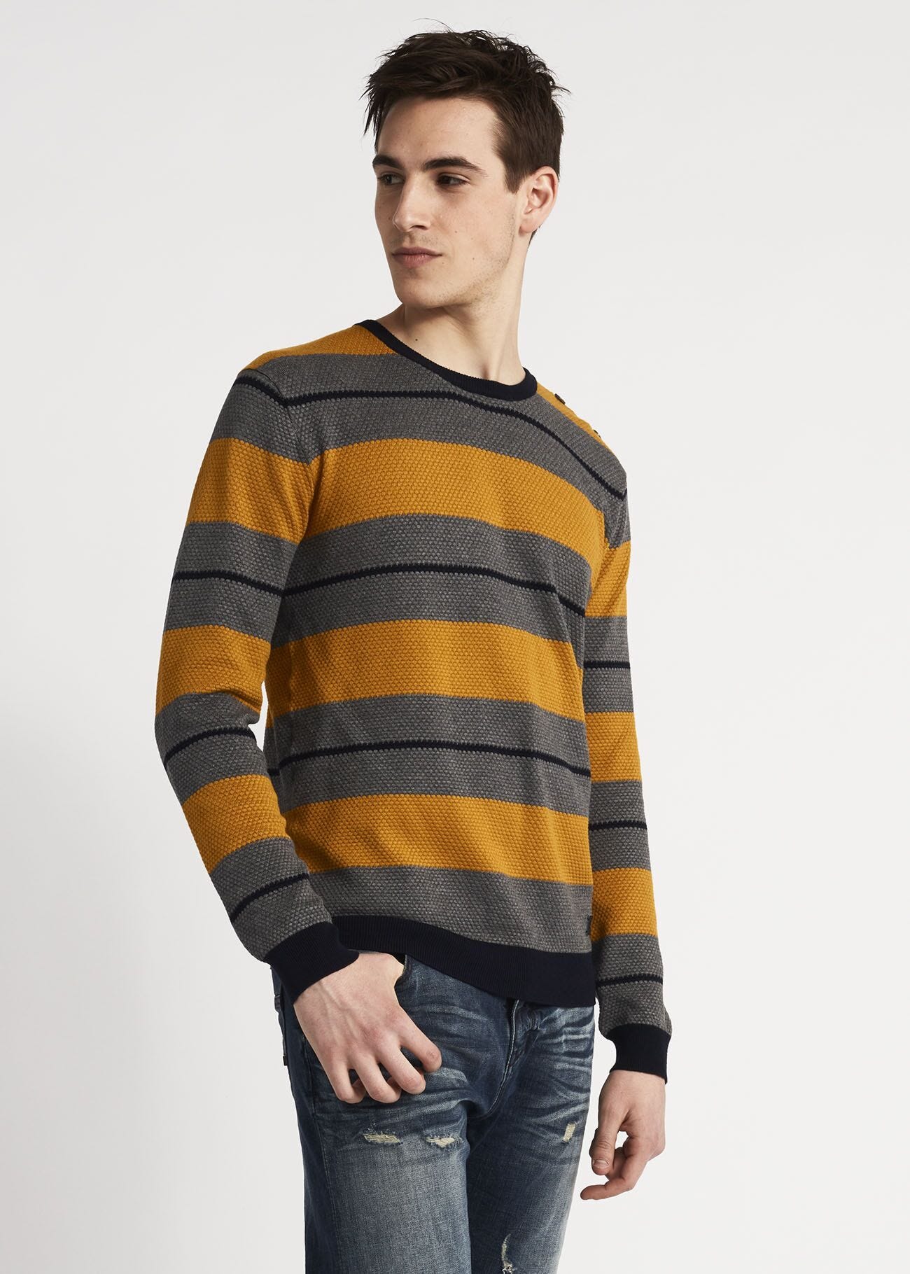 Crew neck jumper with buttons