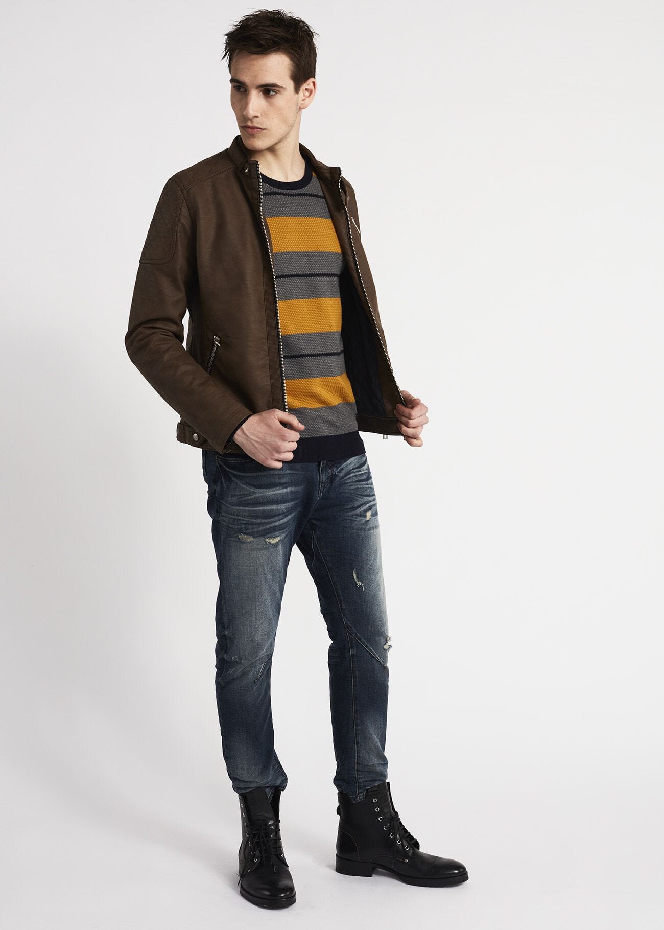 Crew neck jumper with buttons