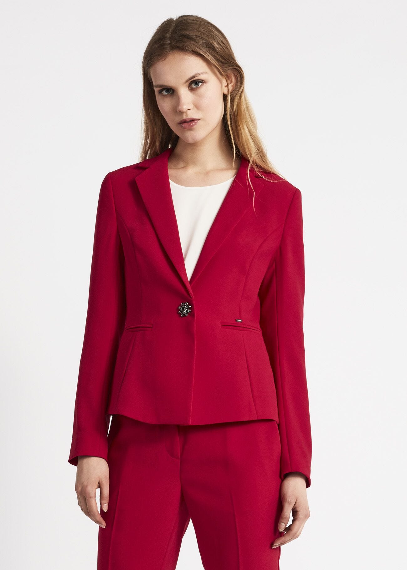 Single-breasted jacket with jewelled button