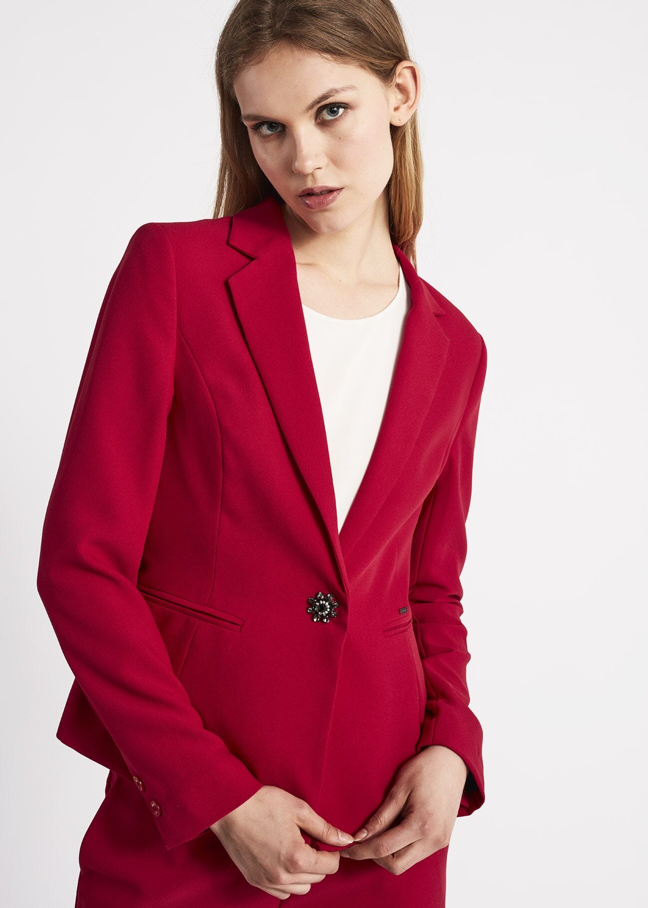 Single-breasted jacket with jewelled button